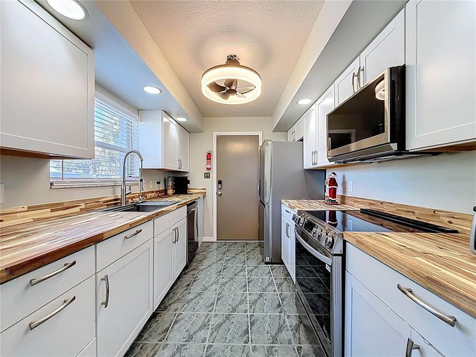 For Sale: $875,000 (4 beds, 5 baths, 2848 Square Feet)