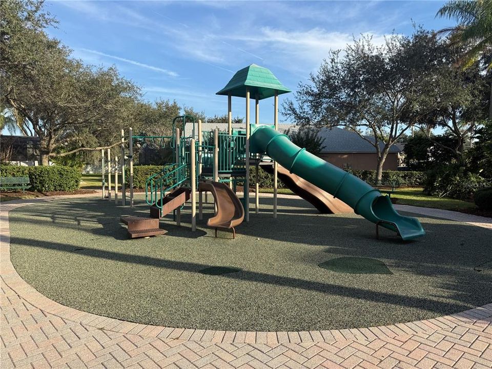 出租: $3,495 (4 贝兹, 3 浴室, 3040 平方英尺)