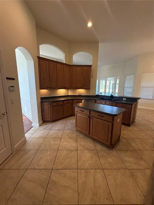 出租: $3,495 (4 贝兹, 3 浴室, 3040 平方英尺)