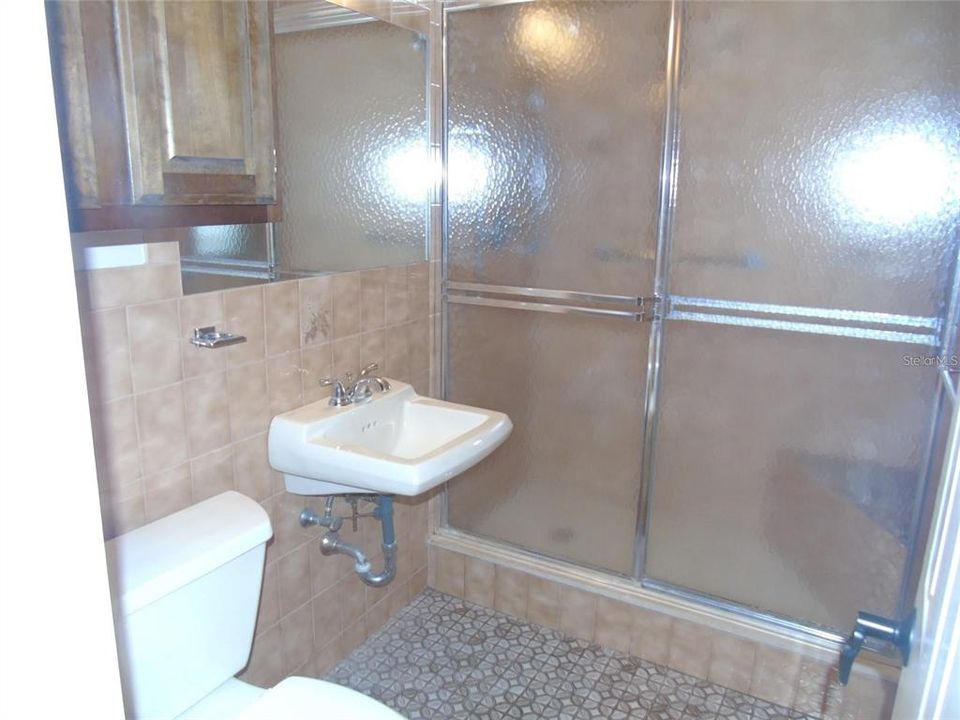 For Rent: $1,900 (3 beds, 2 baths, 1395 Square Feet)