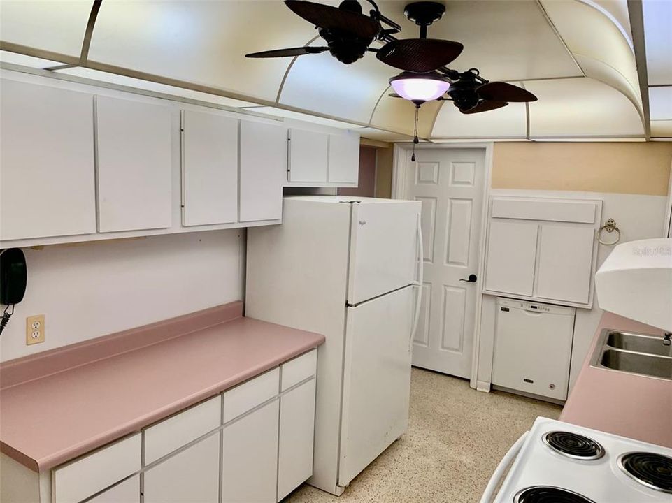 For Rent: $1,900 (3 beds, 2 baths, 1395 Square Feet)