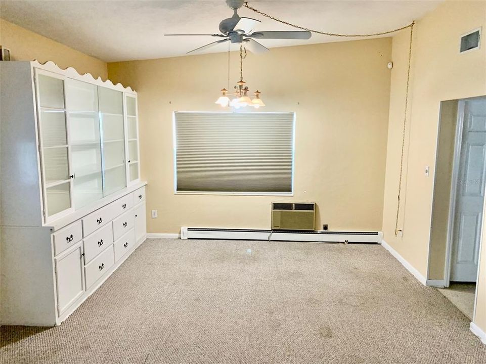 For Rent: $1,900 (3 beds, 2 baths, 1395 Square Feet)