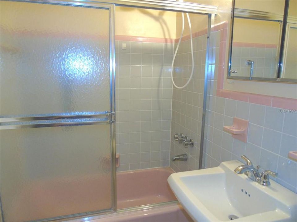 For Rent: $1,900 (3 beds, 2 baths, 1395 Square Feet)