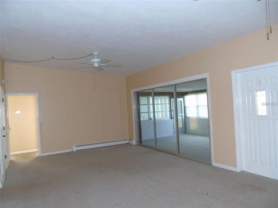 For Rent: $1,900 (3 beds, 2 baths, 1395 Square Feet)