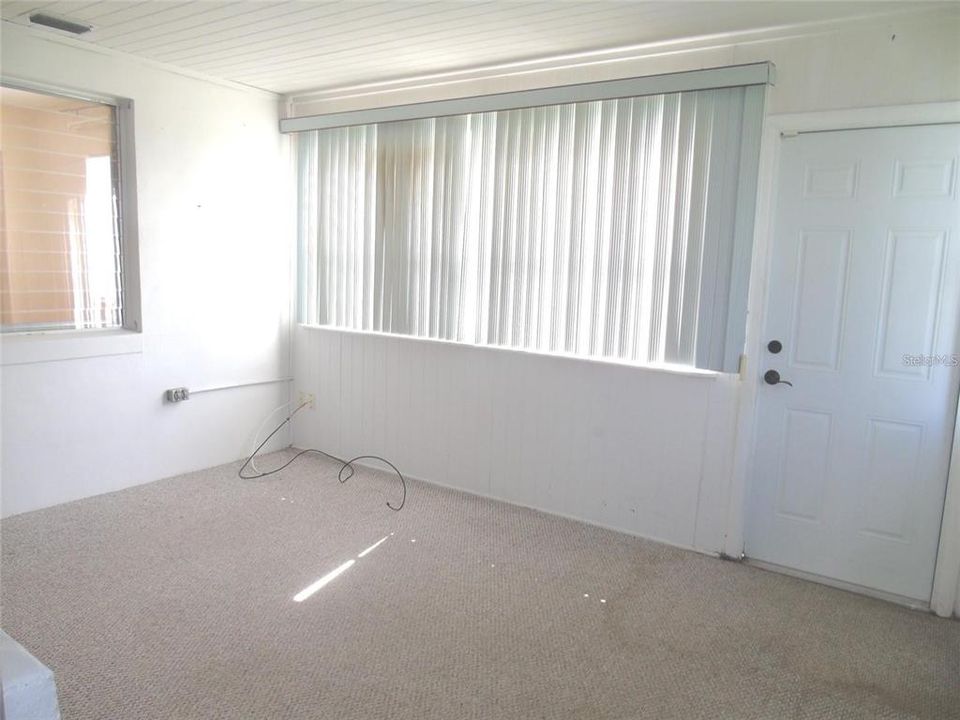 For Rent: $1,900 (3 beds, 2 baths, 1395 Square Feet)