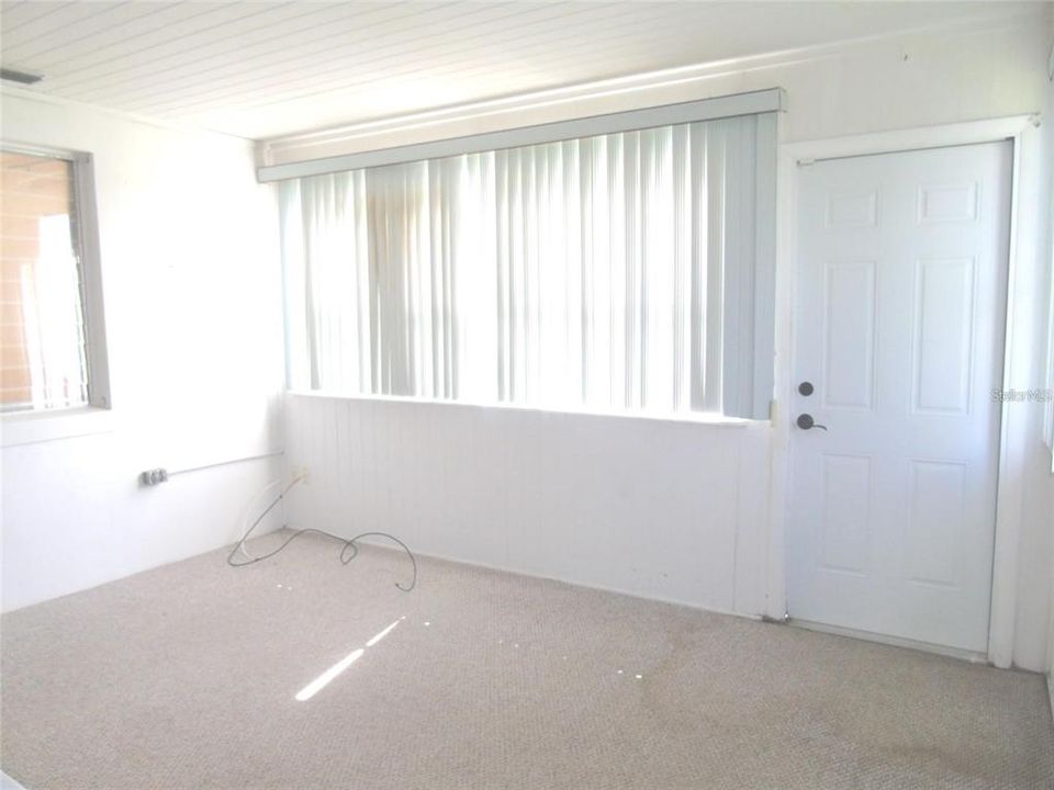 For Rent: $1,900 (3 beds, 2 baths, 1395 Square Feet)