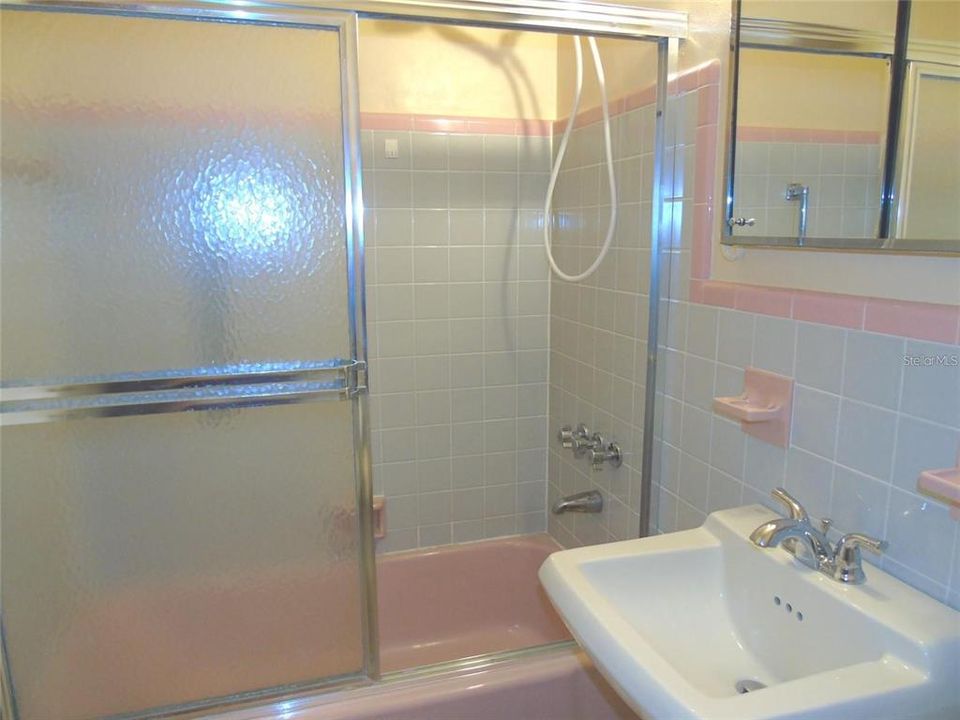 For Rent: $1,900 (3 beds, 2 baths, 1395 Square Feet)