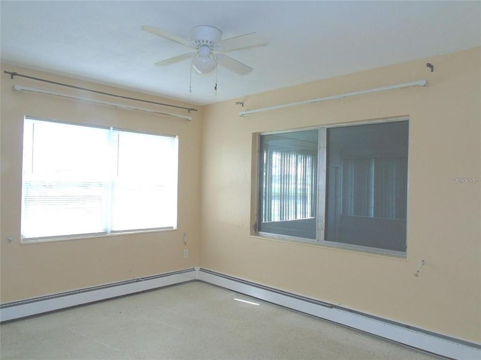 For Rent: $1,900 (3 beds, 2 baths, 1395 Square Feet)