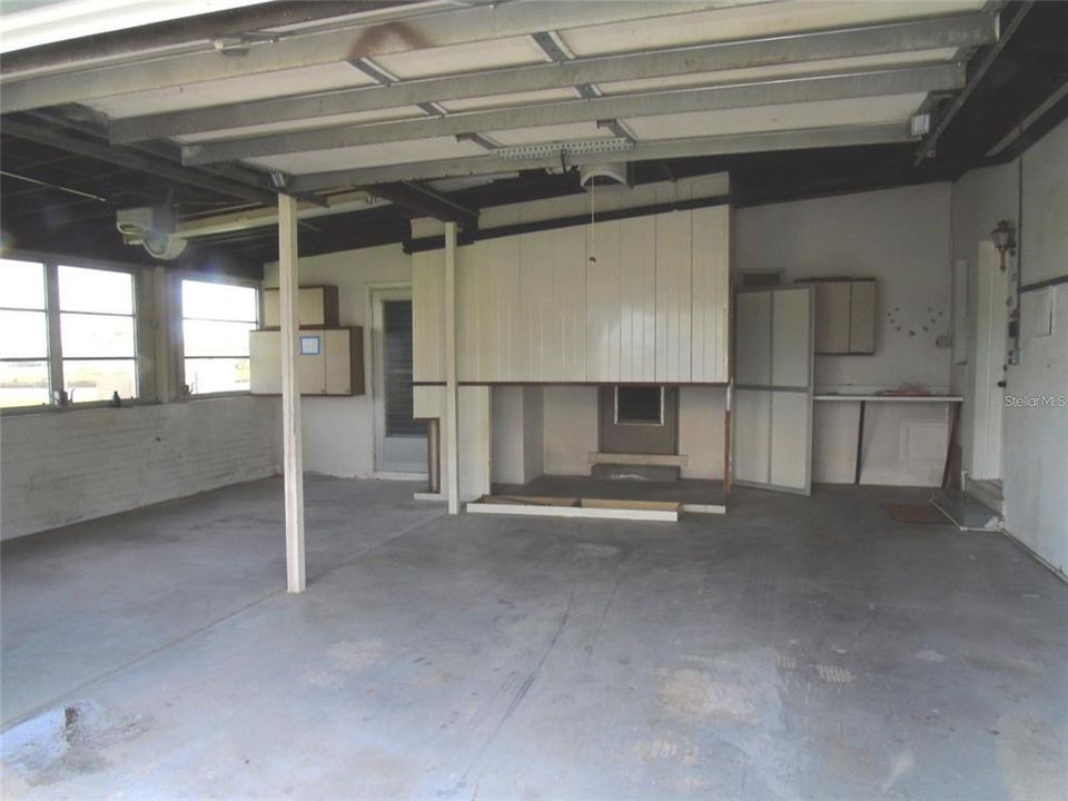 For Rent: $1,900 (3 beds, 2 baths, 1395 Square Feet)