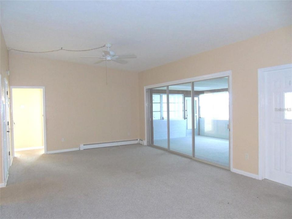 For Rent: $1,900 (3 beds, 2 baths, 1395 Square Feet)