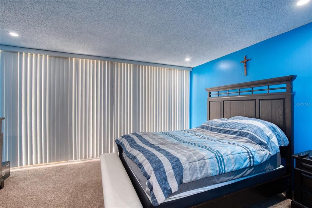 For Sale: $130,000 (2 beds, 2 baths, 1252 Square Feet)