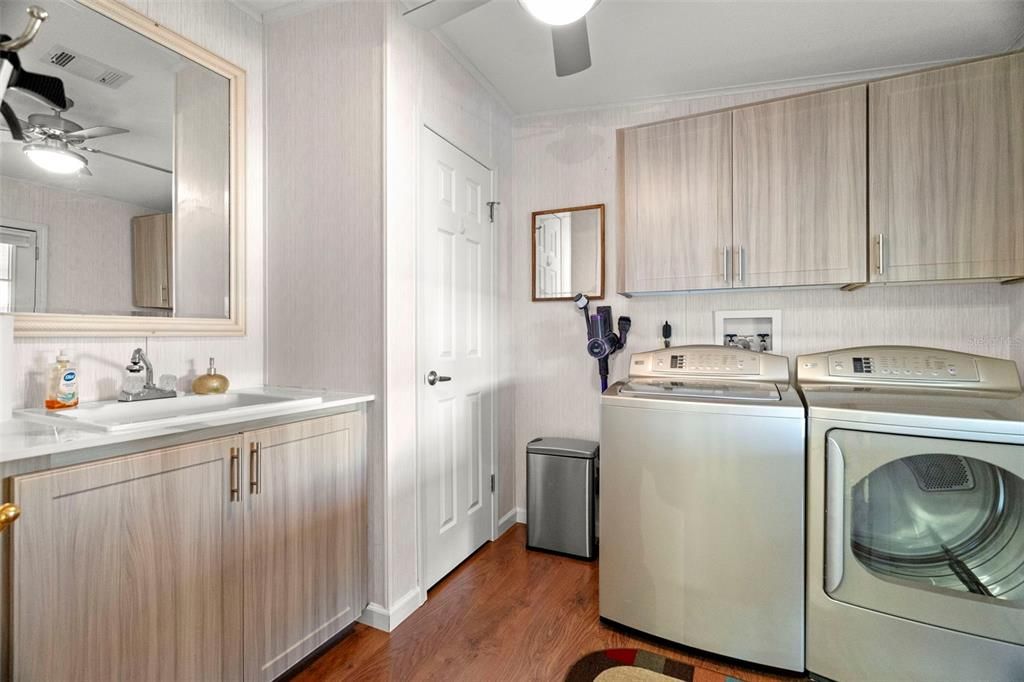 En Venta: $325,000 (2 camas, 2 baños, 1988 Pies cuadrados)