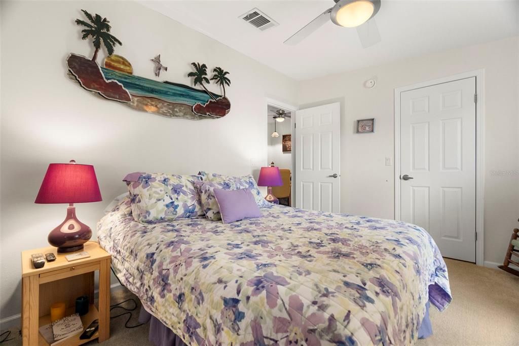 En Venta: $325,000 (2 camas, 2 baños, 1988 Pies cuadrados)