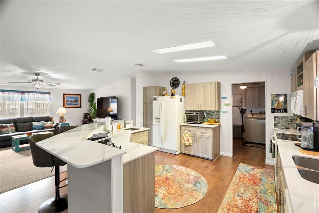 En Venta: $325,000 (2 camas, 2 baños, 1988 Pies cuadrados)