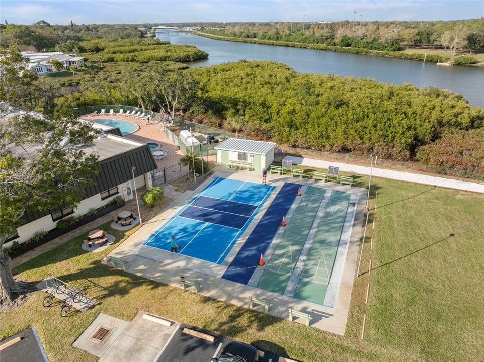 En Venta: $325,000 (2 camas, 2 baños, 1988 Pies cuadrados)