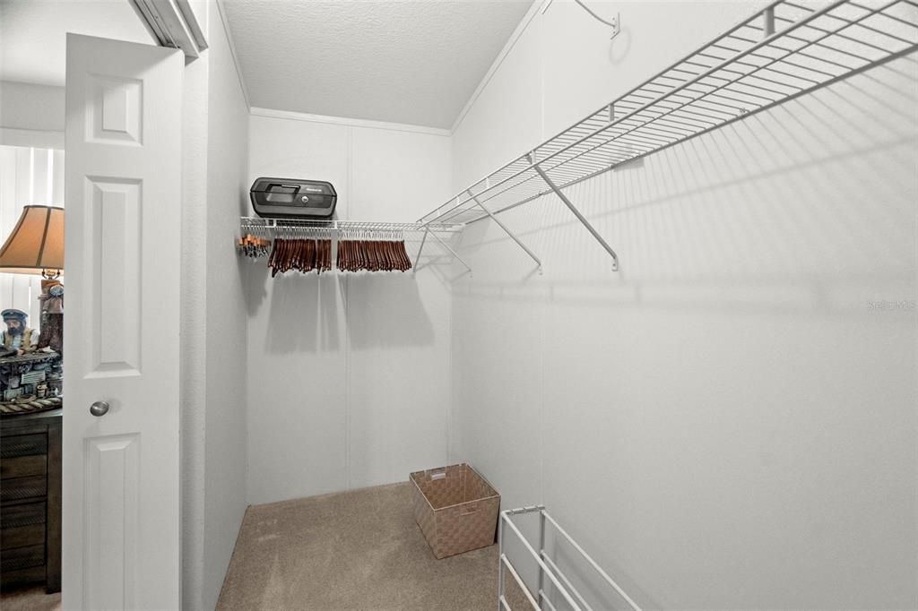 En Venta: $325,000 (2 camas, 2 baños, 1988 Pies cuadrados)