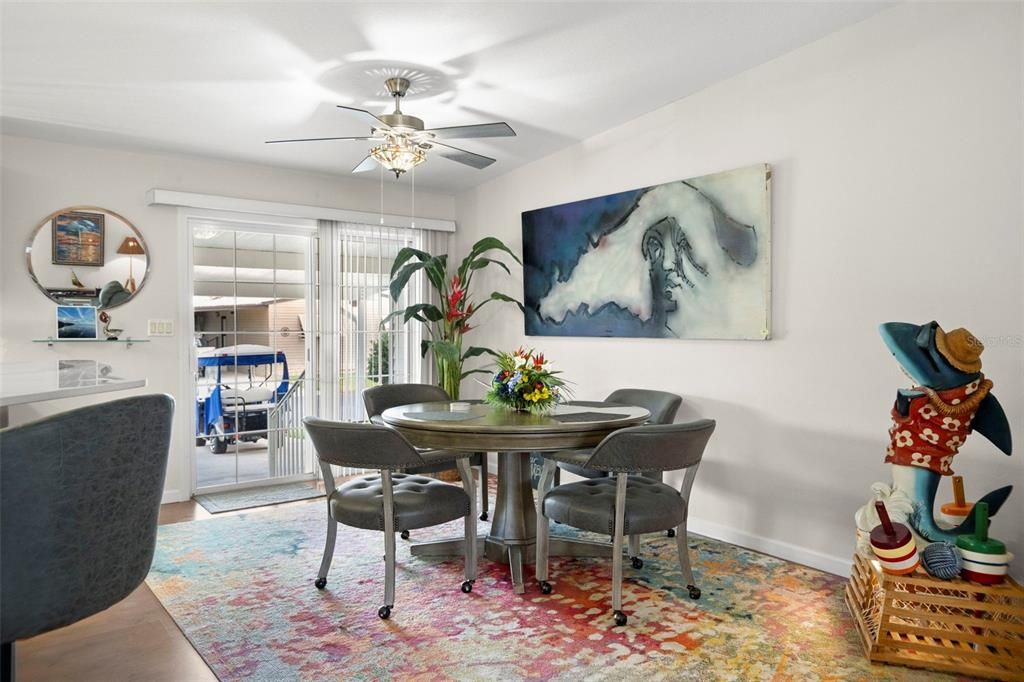 En Venta: $325,000 (2 camas, 2 baños, 1988 Pies cuadrados)