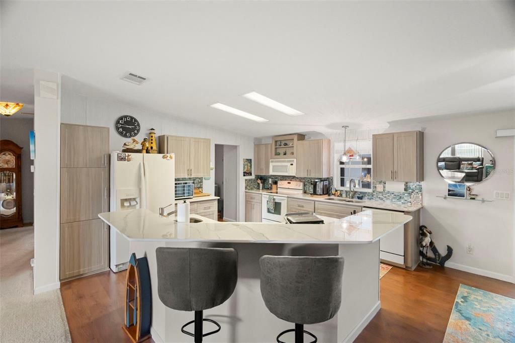 En Venta: $325,000 (2 camas, 2 baños, 1988 Pies cuadrados)