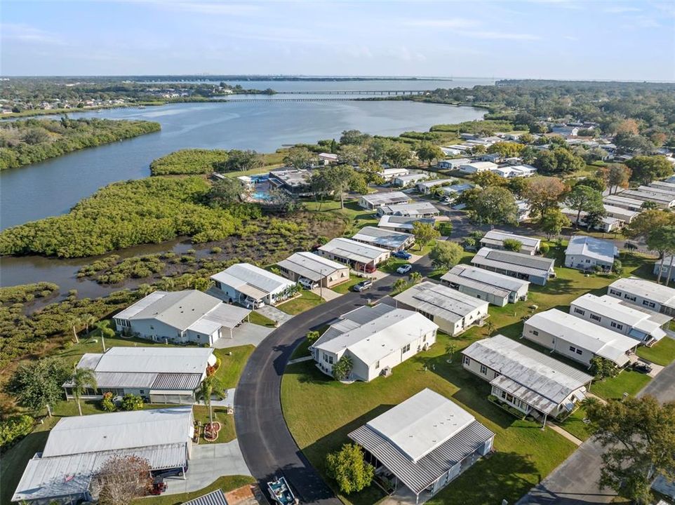 En Venta: $325,000 (2 camas, 2 baños, 1988 Pies cuadrados)