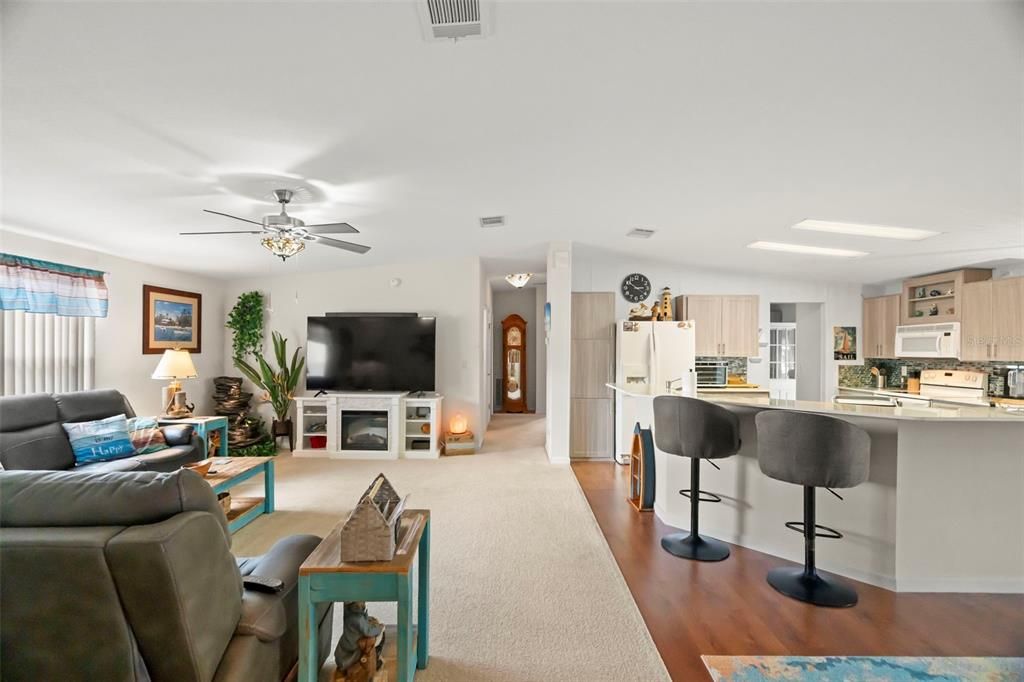 En Venta: $325,000 (2 camas, 2 baños, 1988 Pies cuadrados)