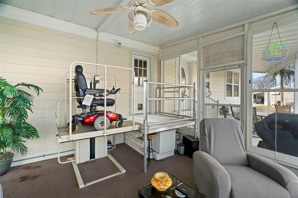 En Venta: $325,000 (2 camas, 2 baños, 1988 Pies cuadrados)