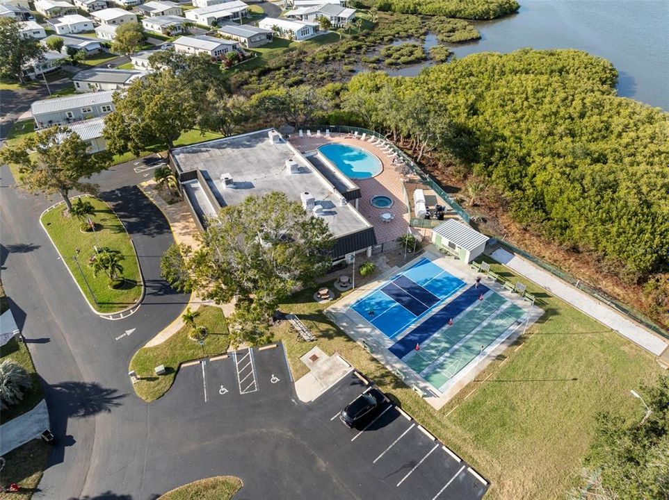 En Venta: $325,000 (2 camas, 2 baños, 1988 Pies cuadrados)