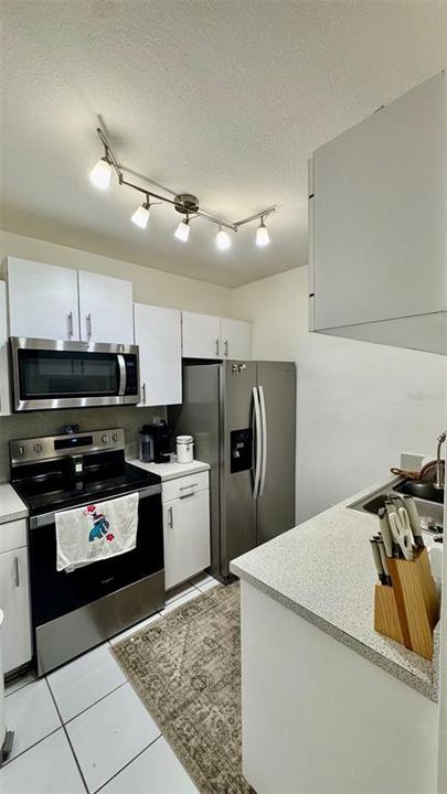 На продажу: $280,000 (2 спален, 2 ванн, 810 Квадратных фут)