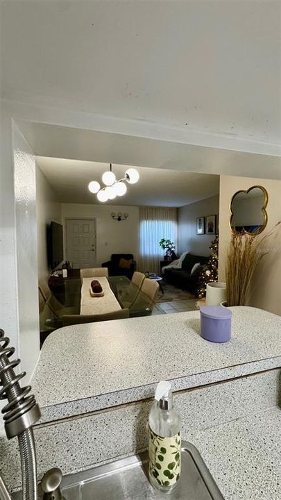 На продажу: $280,000 (2 спален, 2 ванн, 810 Квадратных фут)