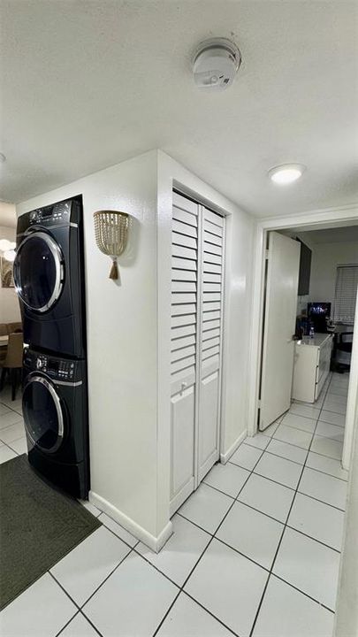 На продажу: $280,000 (2 спален, 2 ванн, 810 Квадратных фут)