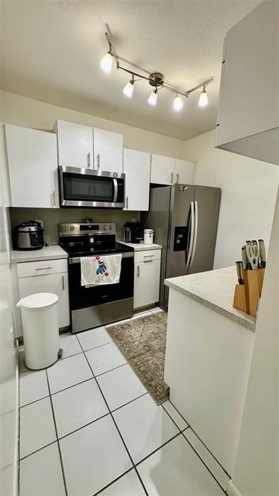 На продажу: $280,000 (2 спален, 2 ванн, 810 Квадратных фут)