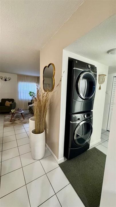 На продажу: $280,000 (2 спален, 2 ванн, 810 Квадратных фут)