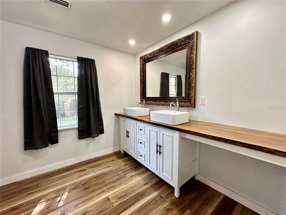 出租: $5,000 (2 贝兹, 2 浴室, 1884 平方英尺)