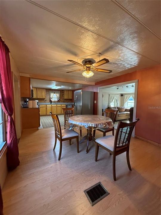 En Venta: $89,900 (2 camas, 2 baños, 1347 Pies cuadrados)