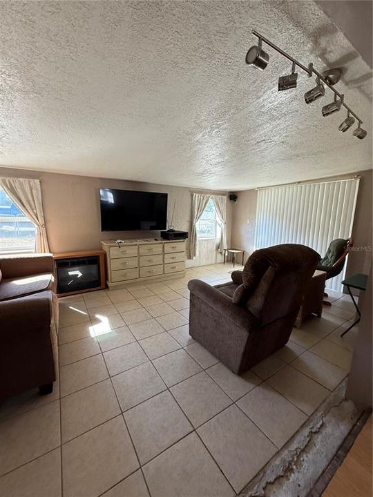 En Venta: $89,900 (2 camas, 2 baños, 1347 Pies cuadrados)