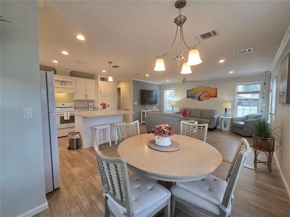 En Venta: $215,000 (2 camas, 2 baños, 1008 Pies cuadrados)