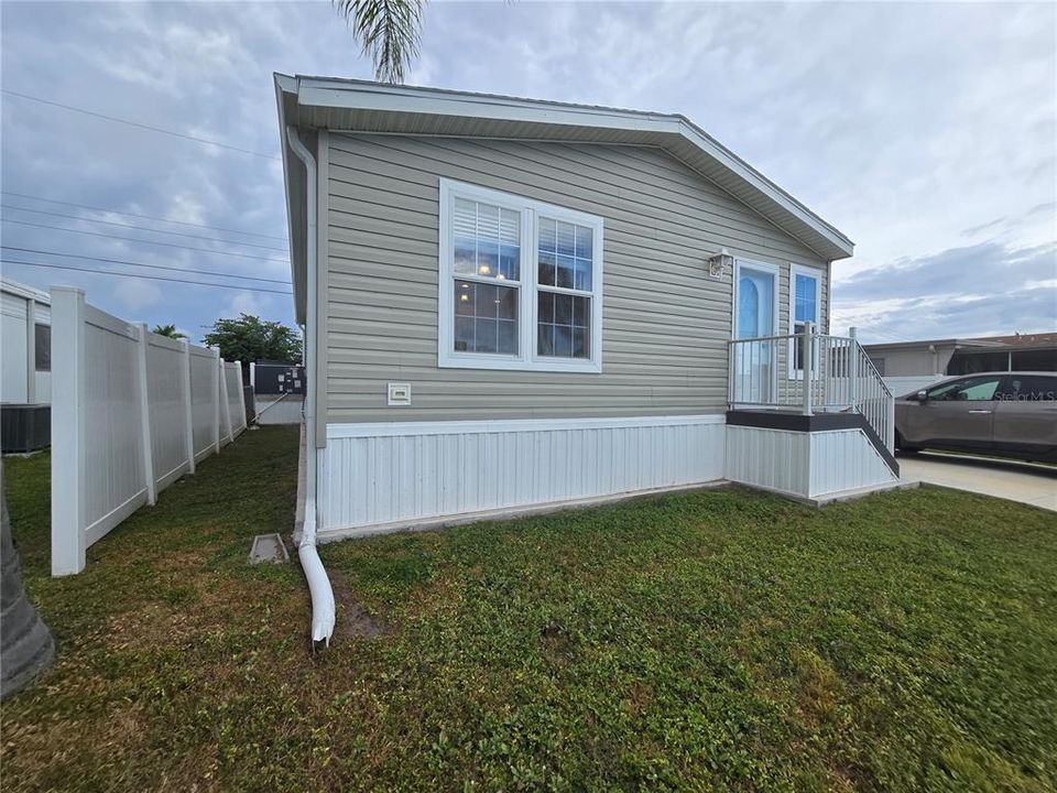 En Venta: $215,000 (2 camas, 2 baños, 1008 Pies cuadrados)