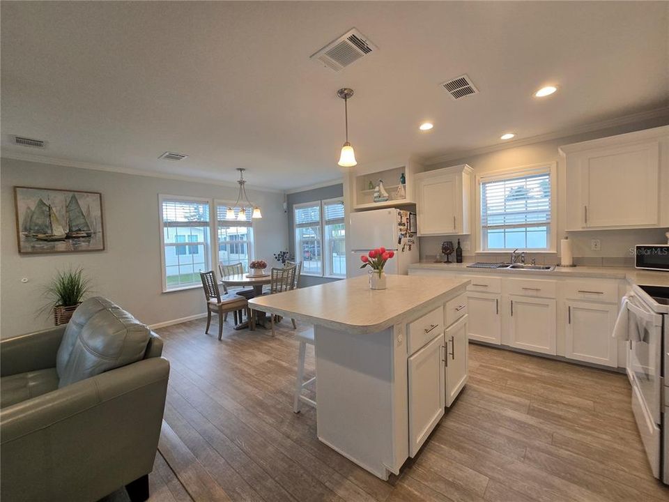 En Venta: $215,000 (2 camas, 2 baños, 1008 Pies cuadrados)