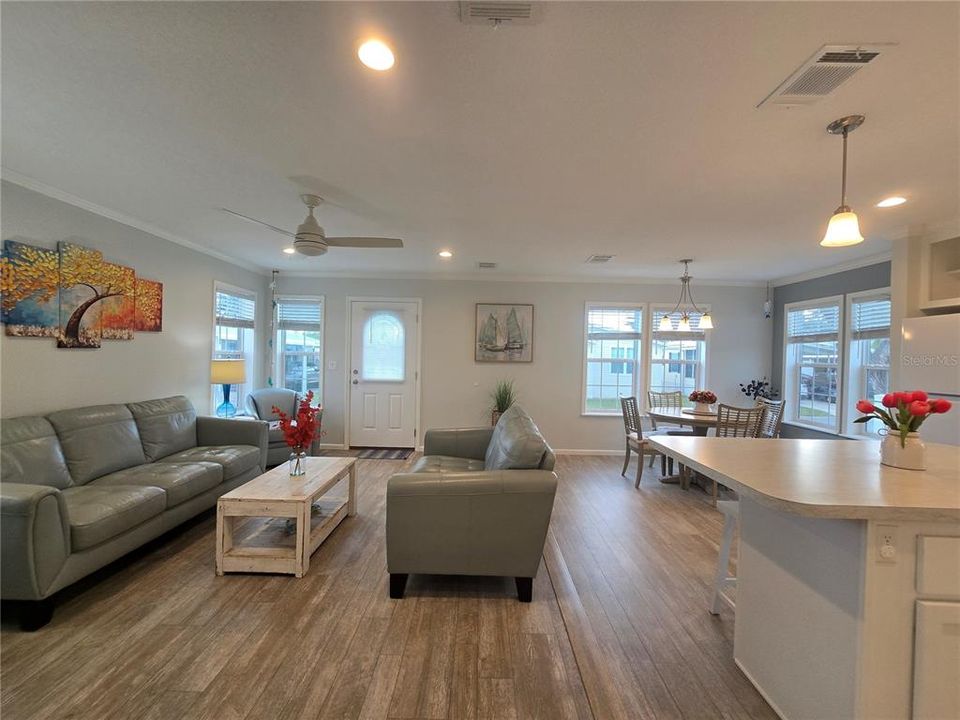 En Venta: $215,000 (2 camas, 2 baños, 1008 Pies cuadrados)