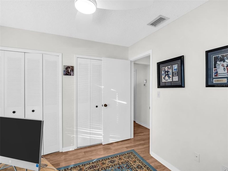 For Sale: $170,000 (2 beds, 1 baths, 930 Square Feet)