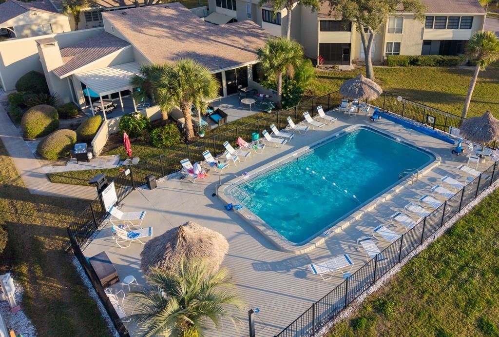 For Sale: $170,000 (2 beds, 1 baths, 930 Square Feet)