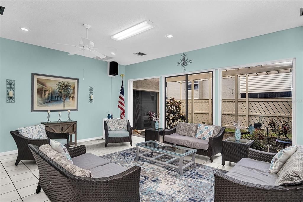 For Sale: $170,000 (2 beds, 1 baths, 930 Square Feet)