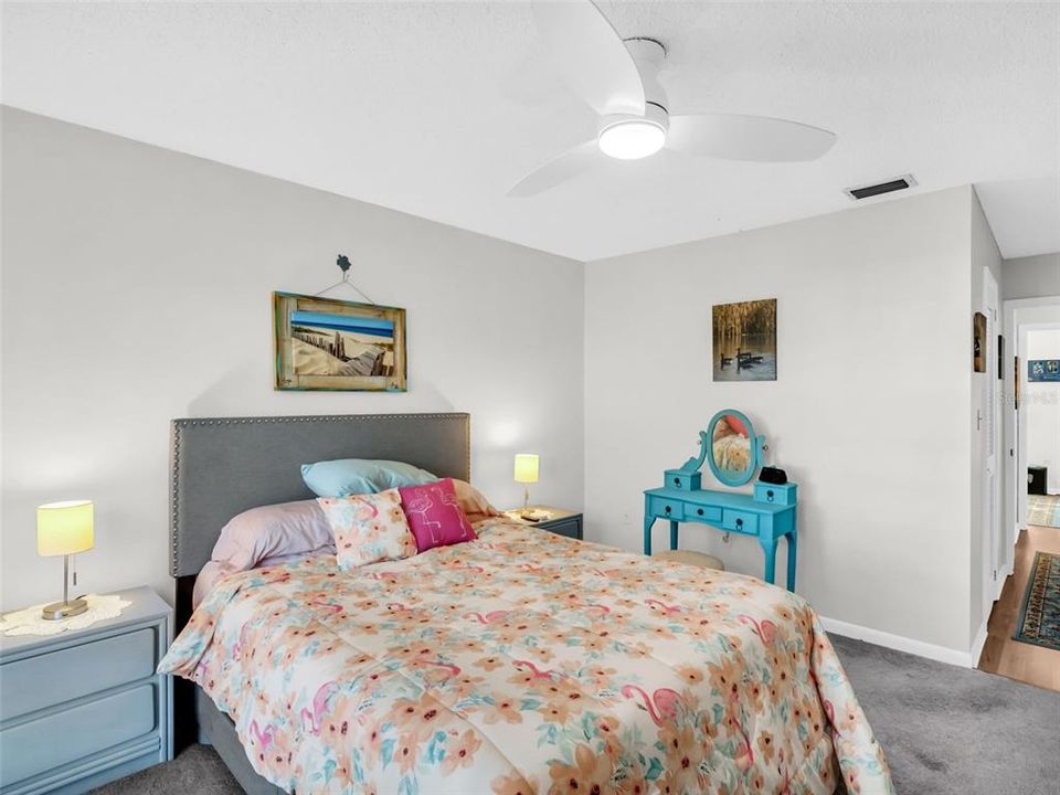 For Sale: $170,000 (2 beds, 1 baths, 930 Square Feet)