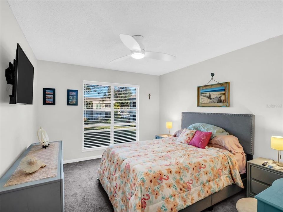 For Sale: $170,000 (2 beds, 1 baths, 930 Square Feet)