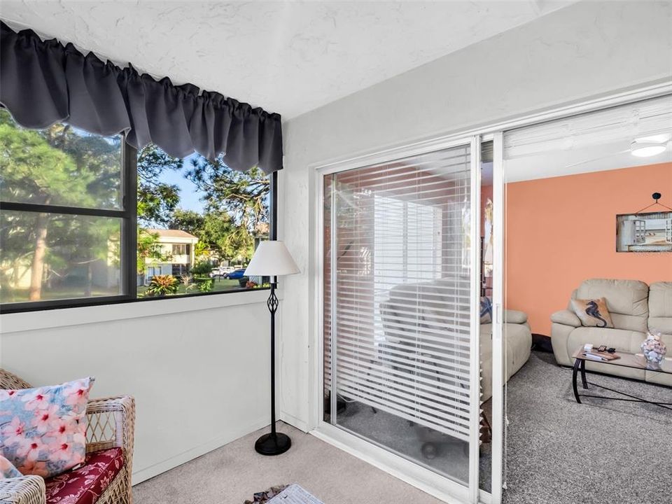 For Sale: $170,000 (2 beds, 1 baths, 930 Square Feet)