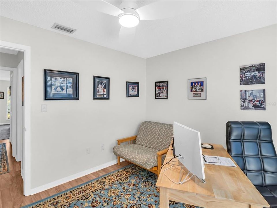 For Sale: $170,000 (2 beds, 1 baths, 930 Square Feet)