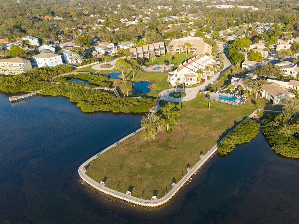 For Sale: $170,000 (2 beds, 1 baths, 930 Square Feet)