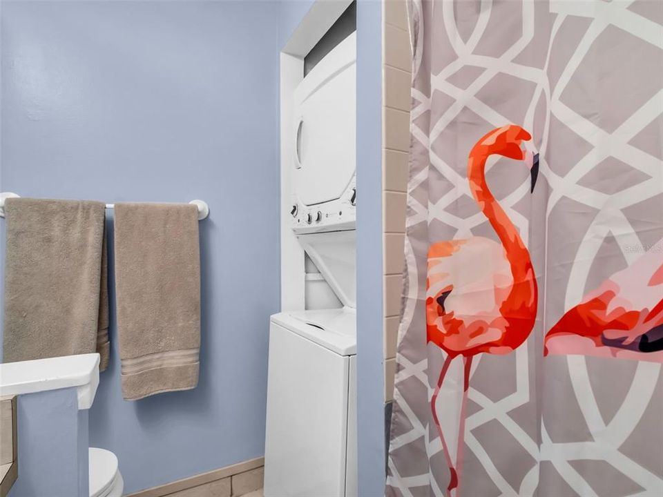 For Sale: $170,000 (2 beds, 1 baths, 930 Square Feet)