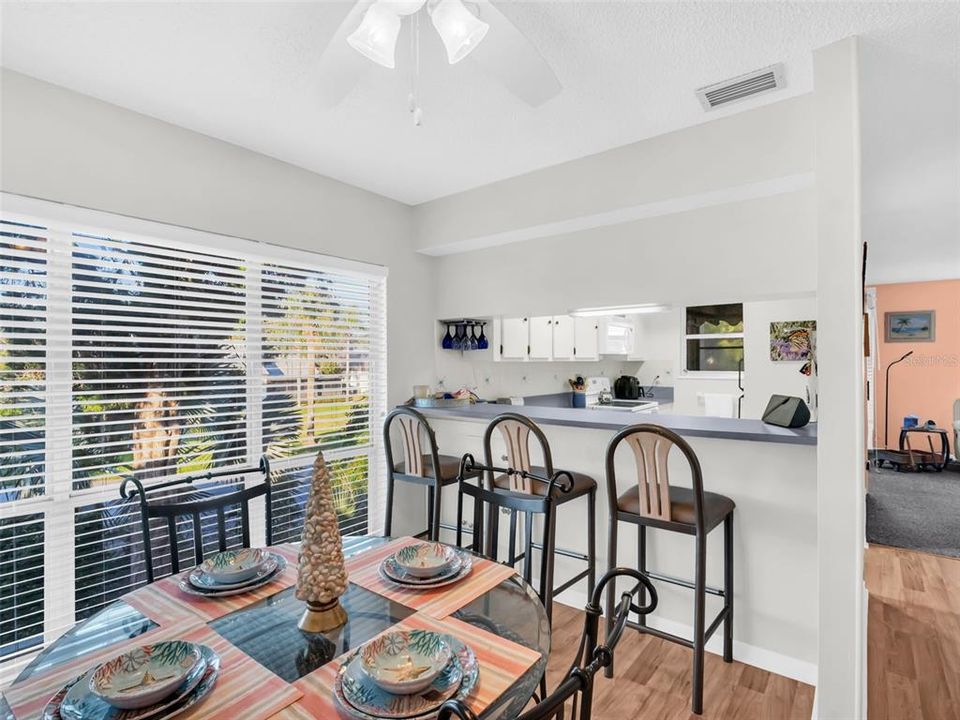 For Sale: $170,000 (2 beds, 1 baths, 930 Square Feet)