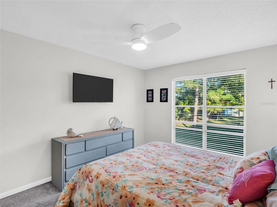 For Sale: $170,000 (2 beds, 1 baths, 930 Square Feet)