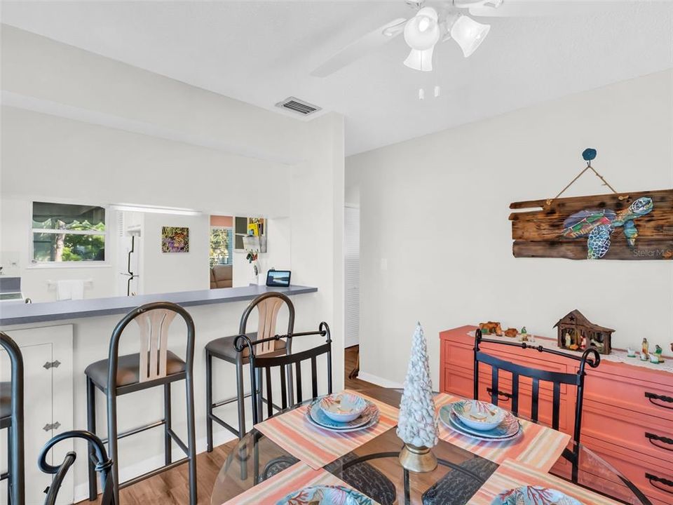 For Sale: $170,000 (2 beds, 1 baths, 930 Square Feet)